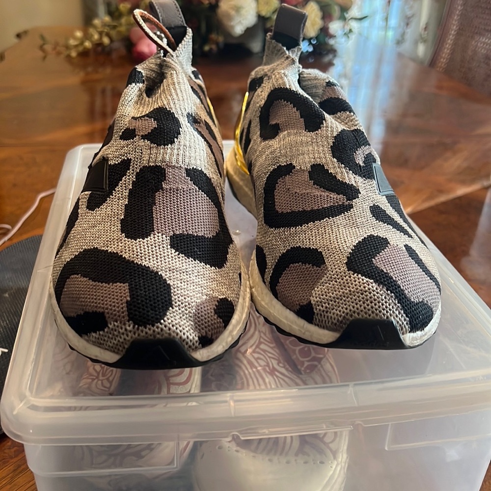Adidas ultra bounce animal print slip on